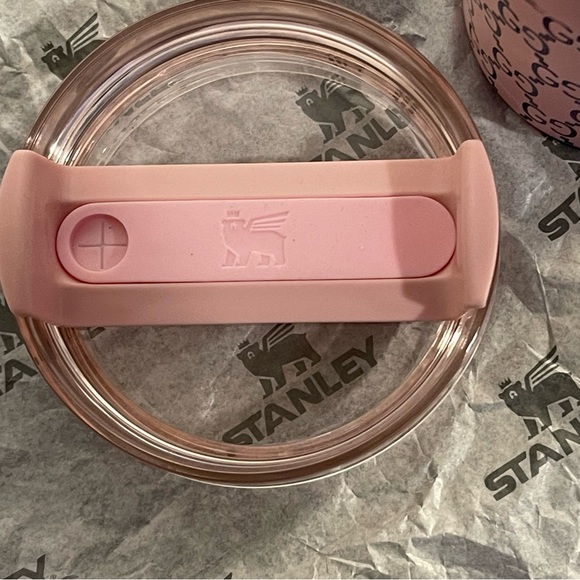 Stanley Pink Quencher H2.0 Tumbler with Handle - Picture 2 of 5